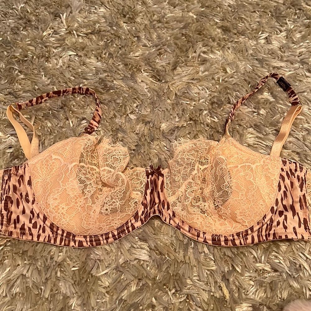 NWT 34DD VS bra !